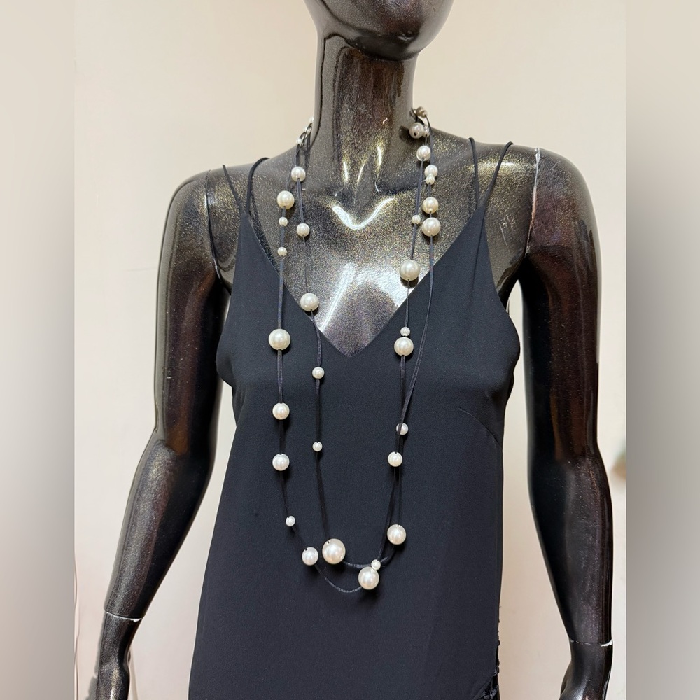 Elegant Black and White Modern Statement Pearl Necklace